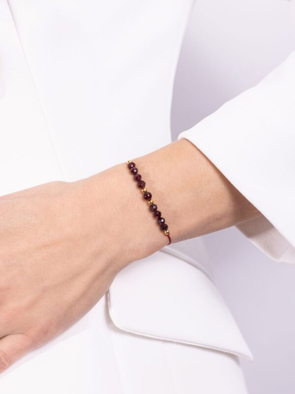 bransoletka z granatem na nici jedwabnej na walentynki