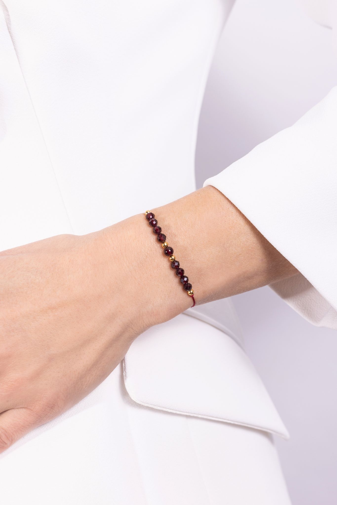 bransoletka z granatem na nici jedwabnej na walentynki