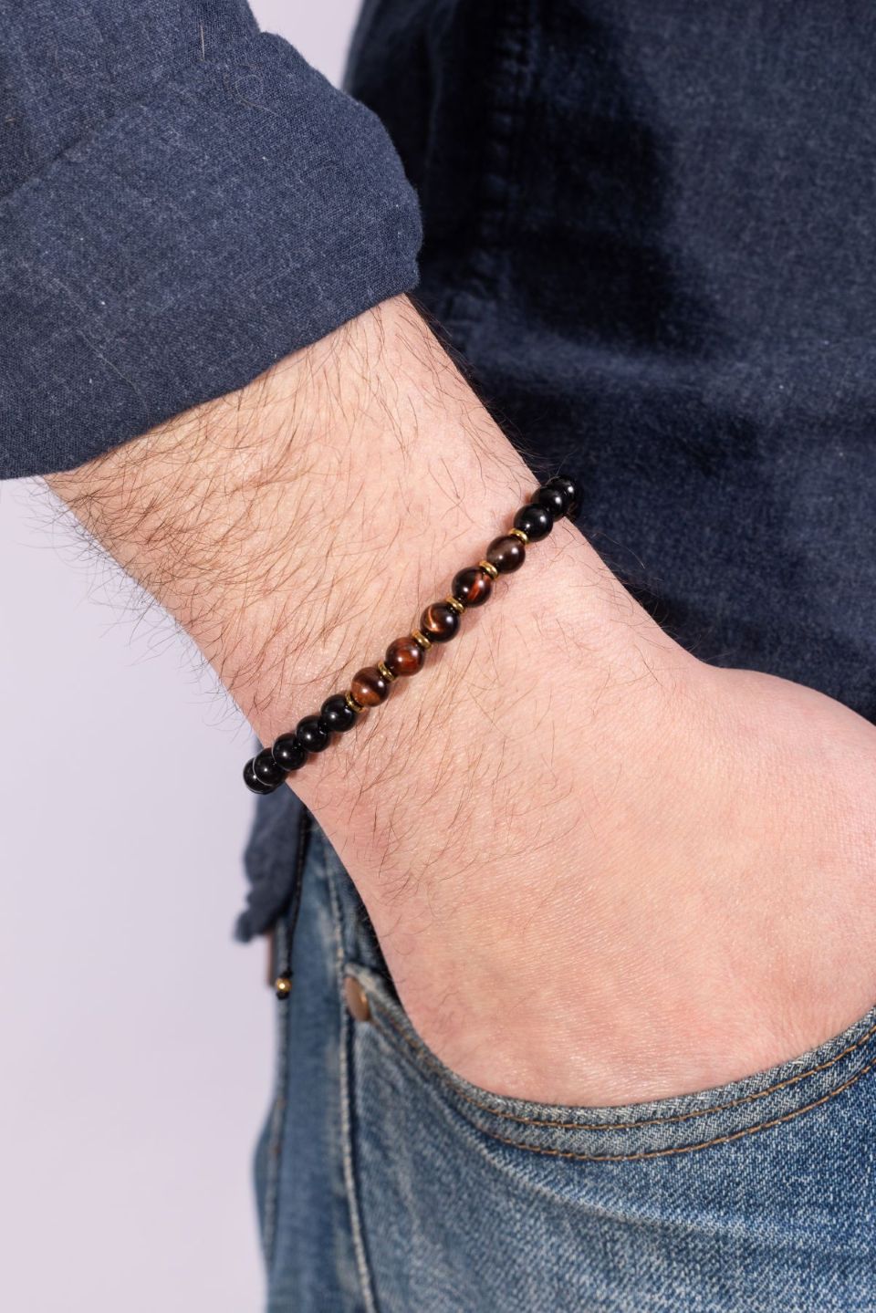 bransoletka męska z turmalinem na ręce