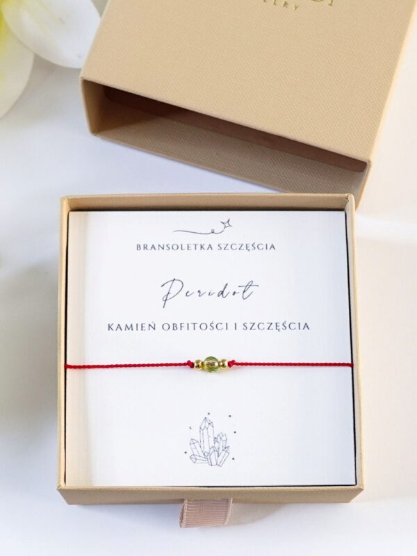 bransoletka szczęścia na czerwonej nici z peridotem