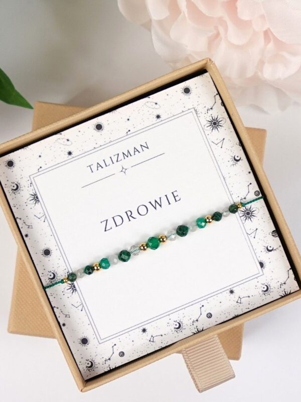 bransoletka na zielonej nici talizman zdrowia z malachitem