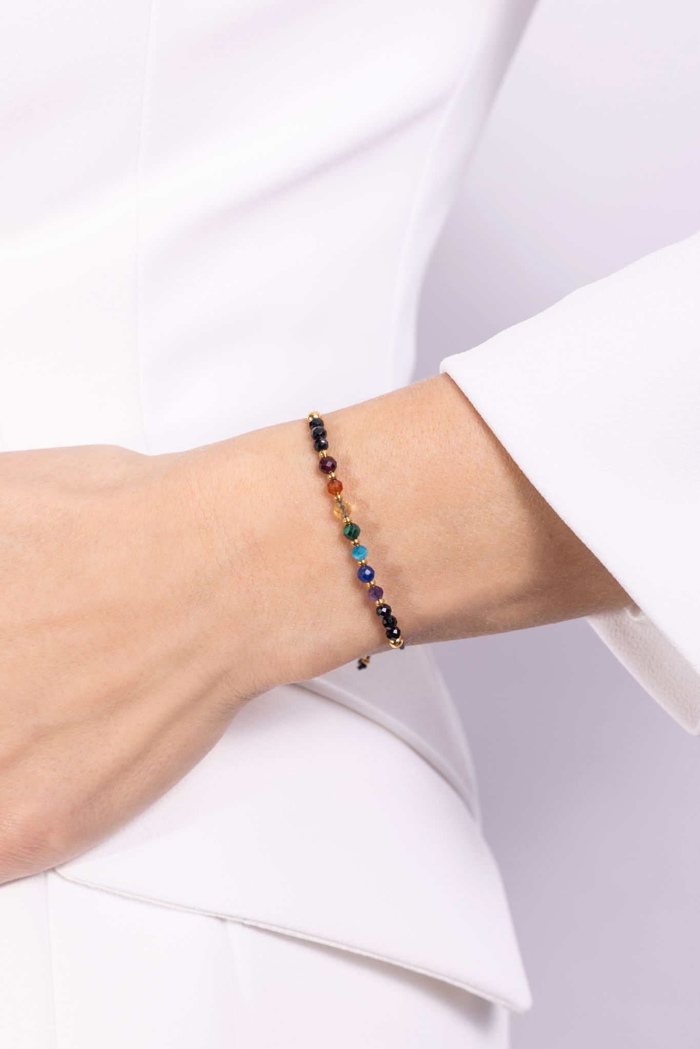 bransoletka na nici jedwabnej z turmalinem i kamieniami siedem czakr