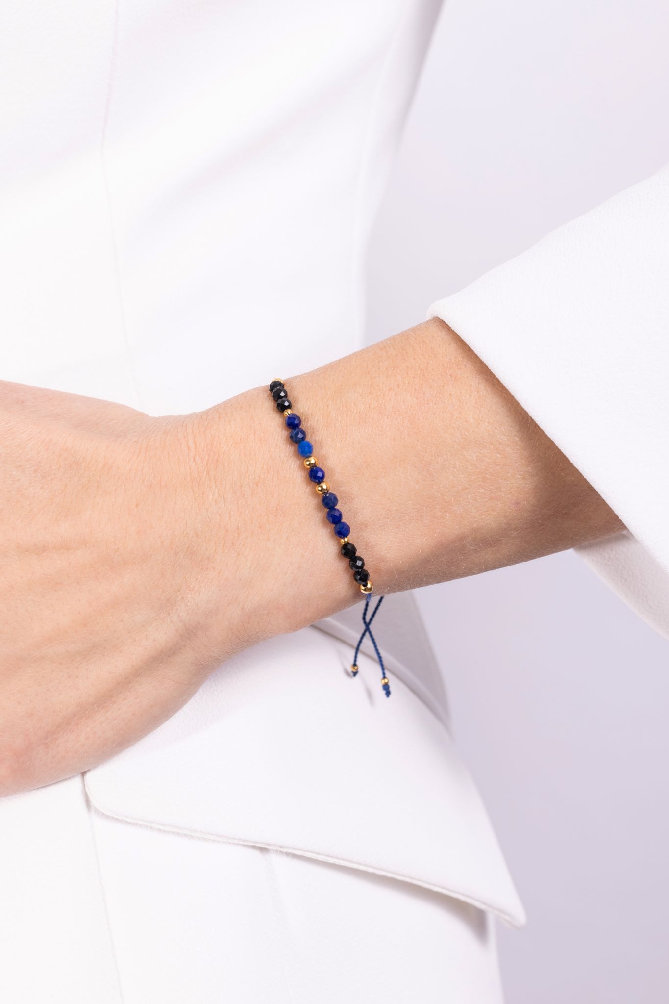 bransoletka na nici jedwabnej z lapis lazuli i turmalinem czakra trzeciego oka