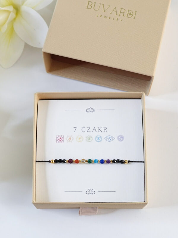 bransoletka damska na nici siedem czakr w pudełku