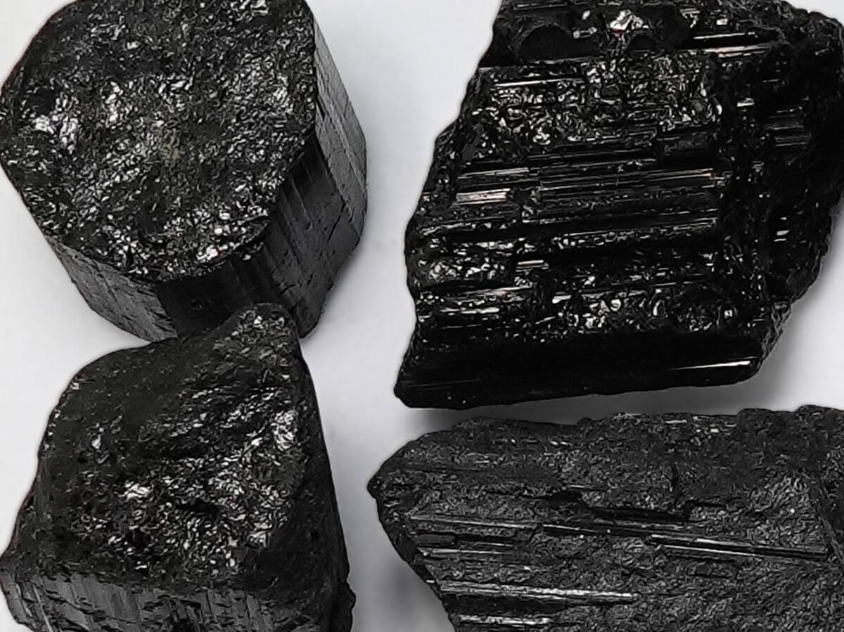 turmalin-wlasciwosci-1 jak działa czarny turmalin - turmalin bryłka