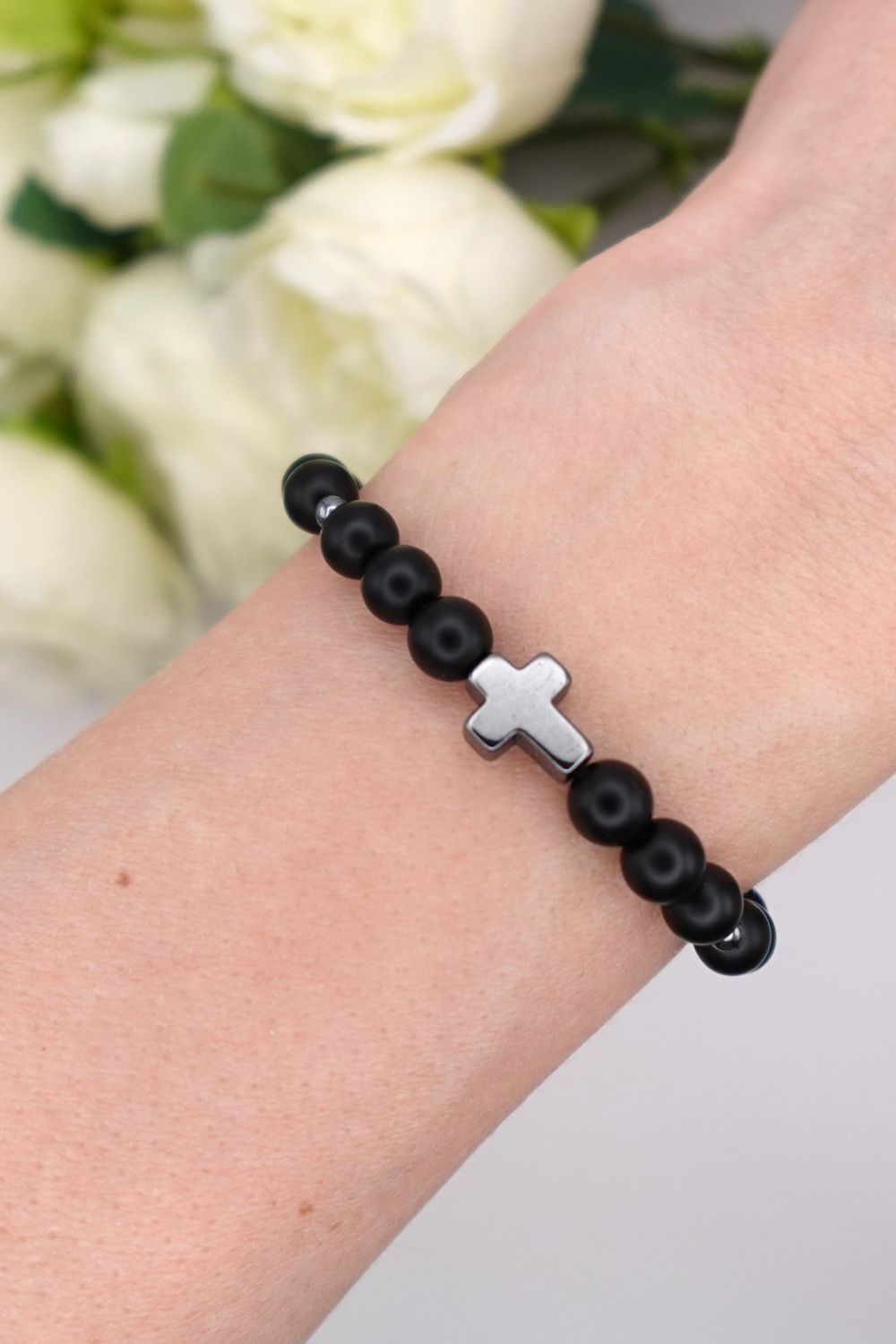 Bransoletka dla chłopca z krzyżykiem z hematytu - obrazek 2