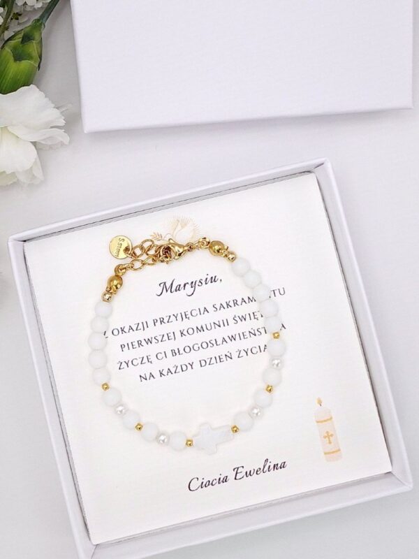 biała bransoletka dla dziewczynki na Komunię z perłami i białymi kamieniami