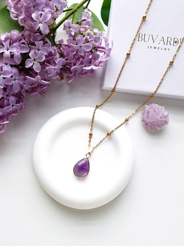 naszyjnik na łańcuszku z zawieszką z ametystu