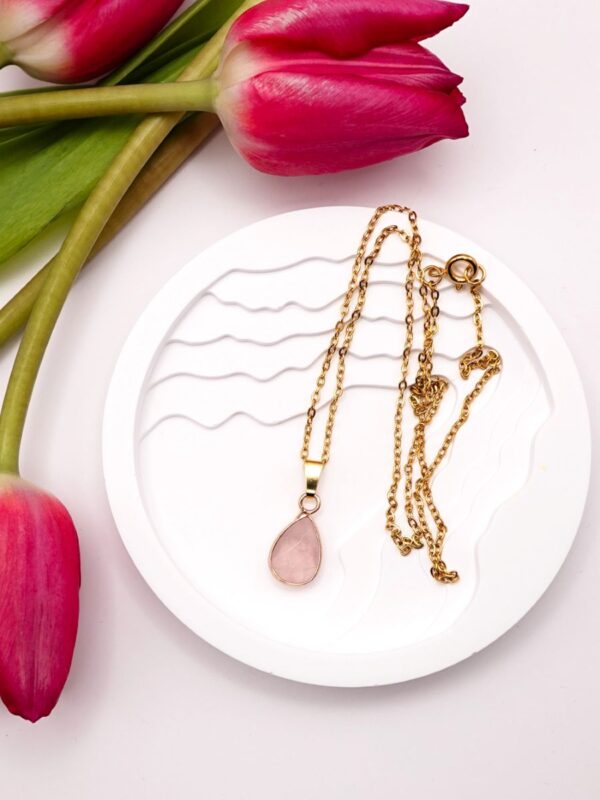 łańcuszek z zawieszką z różowego kwarcu