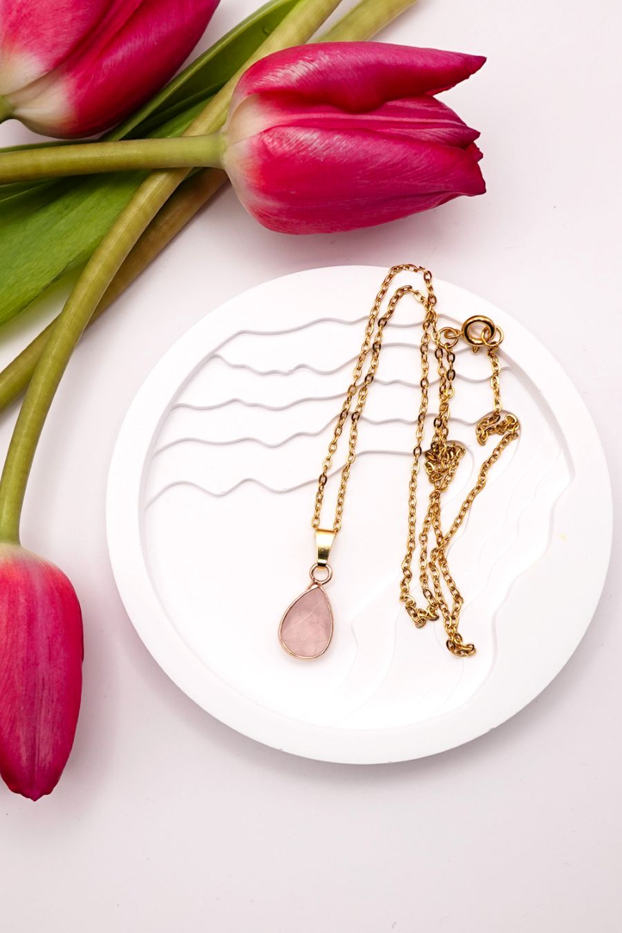 łańcuszek z zawieszką z różowego kwarcu