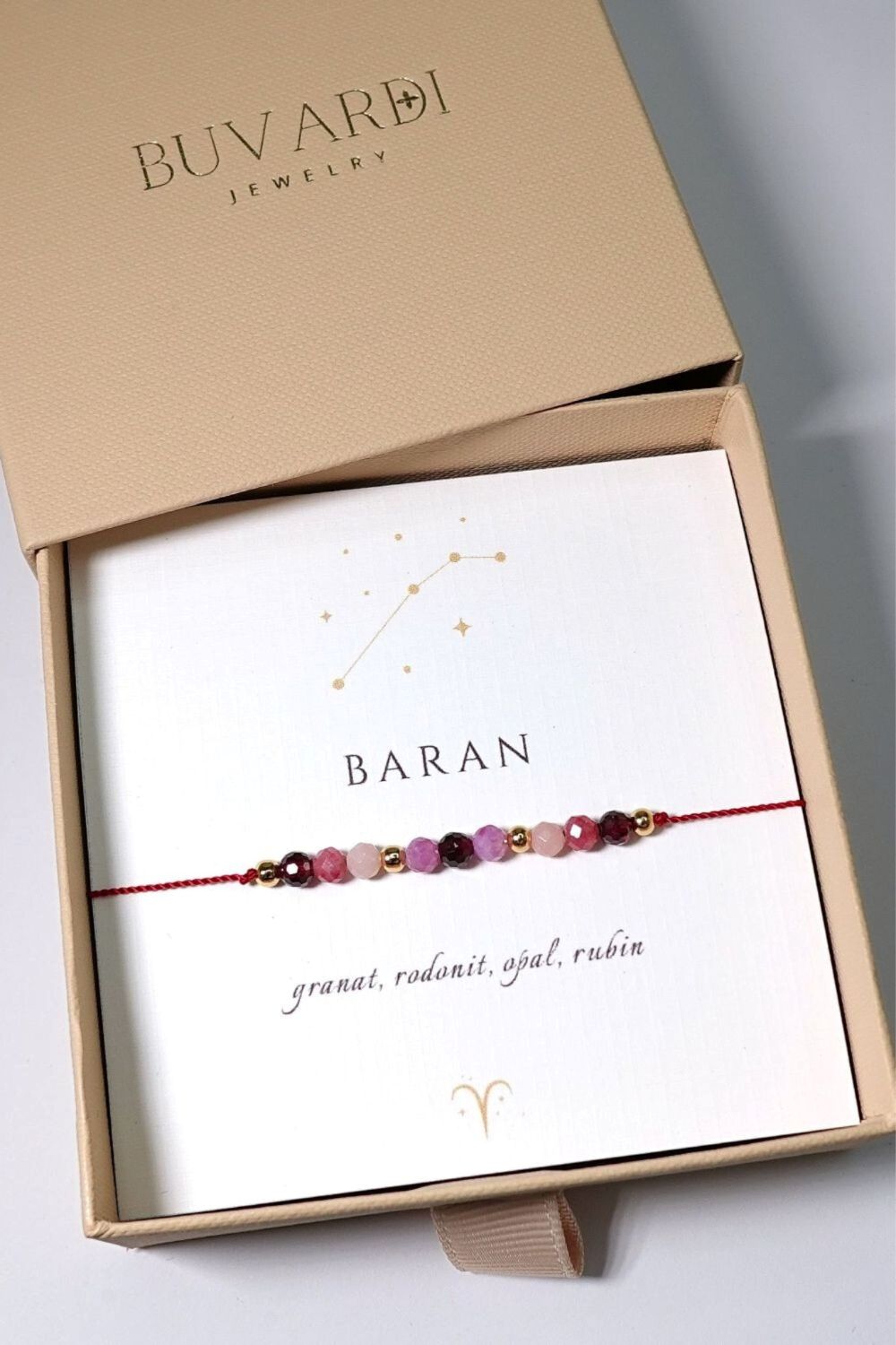 Bransoletka zodiakalna Baran z kamieni naturalnych na sznurku.