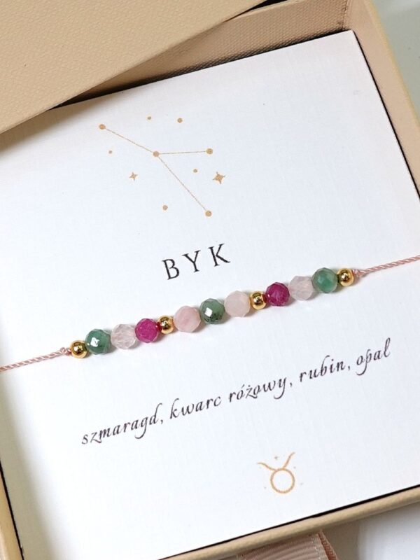 Bransoletka dla znaku zodiaku Byk z kamieni naturalnych na sznurku.