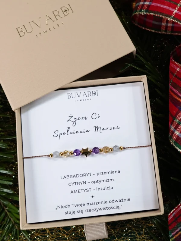 Bransoletka Życzę Ci Spełnienia Marzeń z labradorytem, cytrynem i ametystem, na sznurku, w pudełku prezentowym.