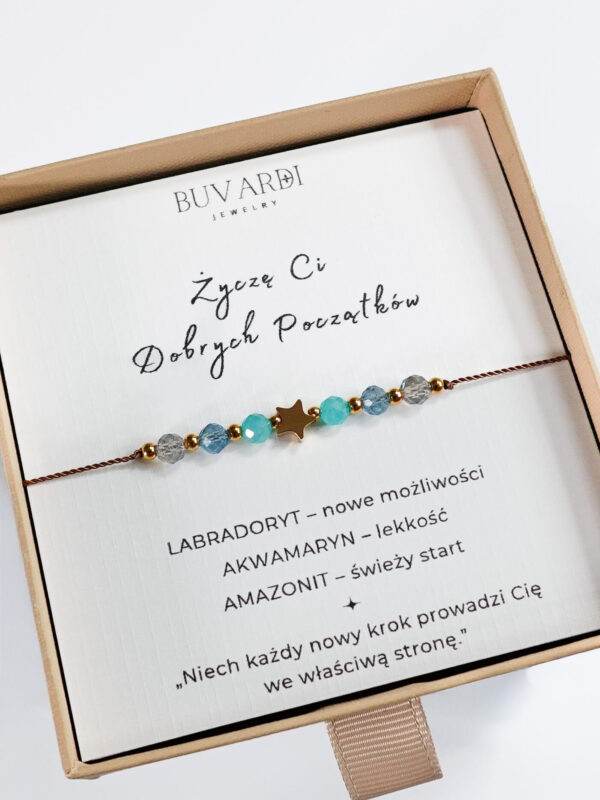 Bransoletka "Życzę Ci dobrych początków" z amazonietm, akwamarynem, labradorytem i złotą gwiazdką w pudełku prezentowym.