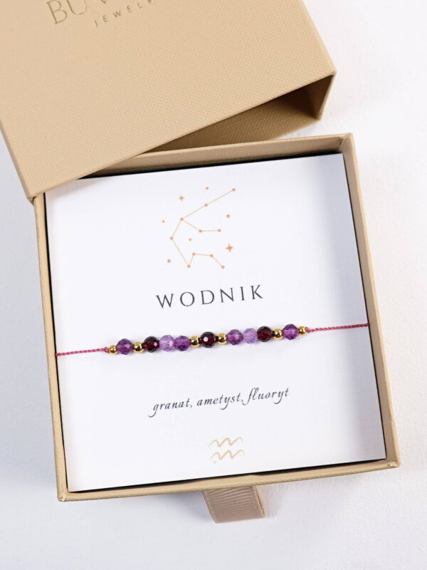 Bransoletka dla Wodnika z granatem, ametystem i fluorytem, na sznurku.
