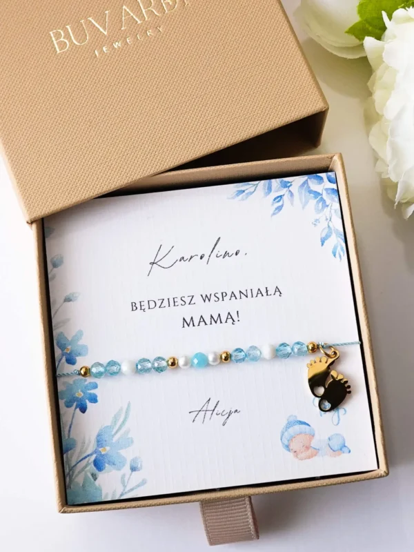 Bransoletka dla przyszłej mamy z topazem, amazonitem i perłami oraz zawieszką stópki.