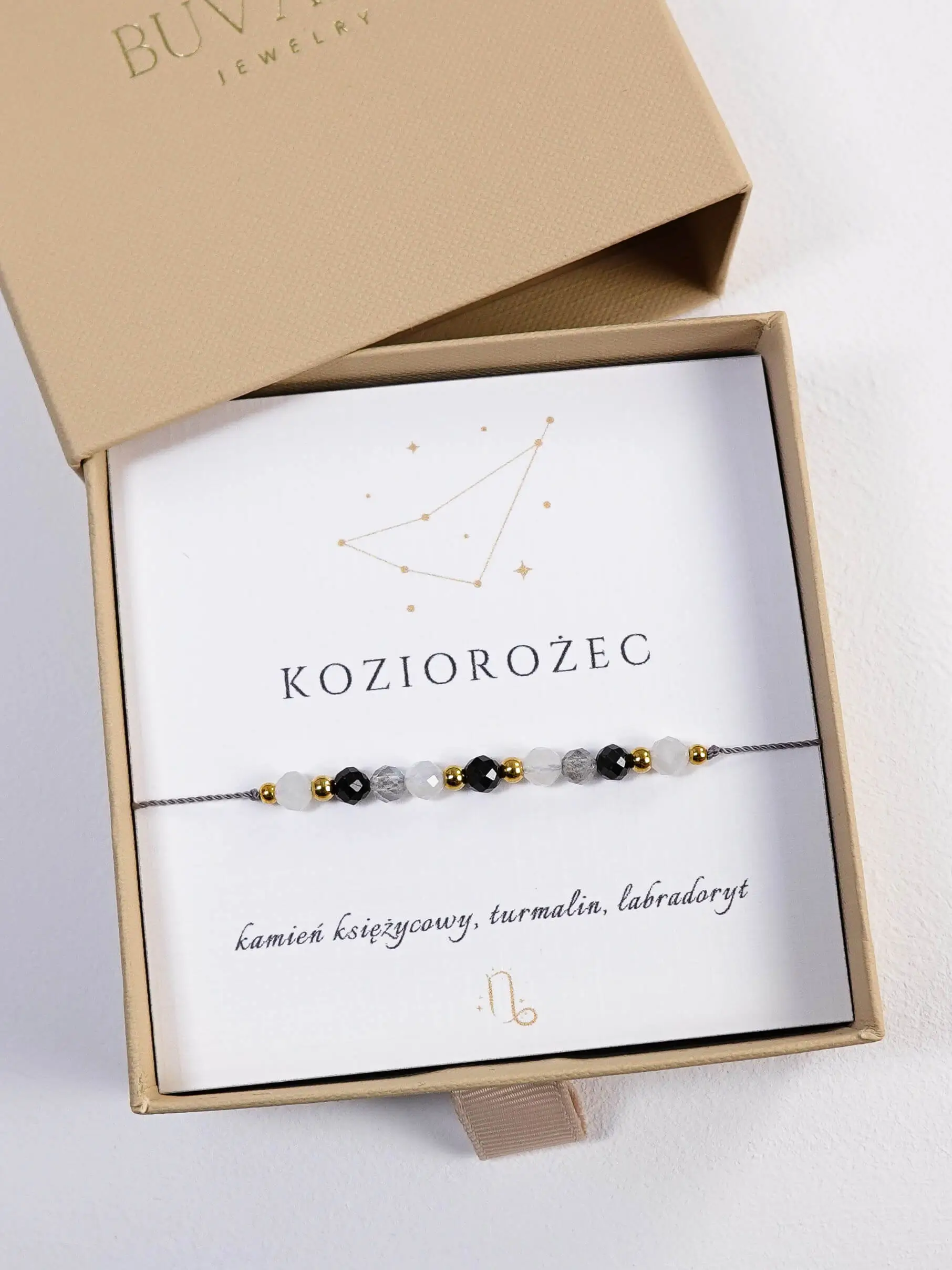 Bransoletka dla Koziorożca z kamieni naturalnych, turmalin, kamień księżycowy, labradoryt, na sznurku w pudełku prezentowym